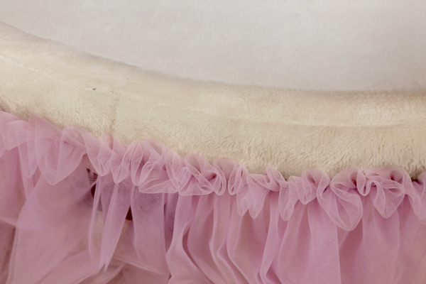Manufacturer Wholesale Baby Pink and Cream Princess Pet Bed with Romantic Tulle Skirt Pet Bed House Couch Sofa for Princess Dog Cat Rabbit Designer Pet Bed With Pillow Reversible Cushion Indoor Bed