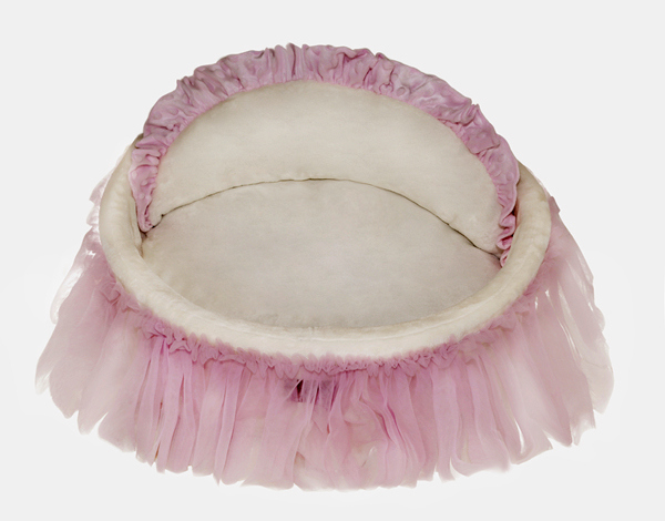 Manufacturer Wholesale Baby Pink and Cream Princess Pet Bed with Romantic Tulle Skirt Pet Bed House Couch Sofa for Princess Dog Cat Rabbit Designer Pet Bed With Pillow Reversible Cushion Indoor Bed
