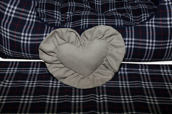 Wholesale OEM Designer Pet Bed Pillow in Grey Suede Prince Dog Toy Cat Pillow Custom Handmade Reversible Heart Shape Cushion Toy With Ruffles Pet Birthday Gift Home Decorative Indoor Pillow